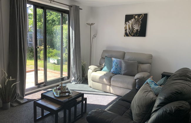 House - Sleeps 5, Parking & Private Garden - Foto 11