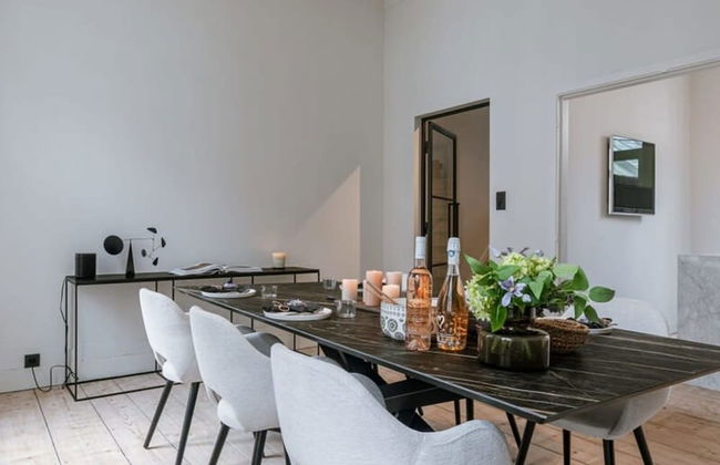 Charming House in the City of Antwerp With Parking - Foto 3