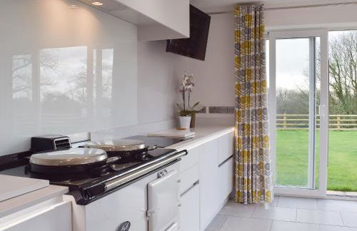 Ivy Bush Cottage - Photo 6