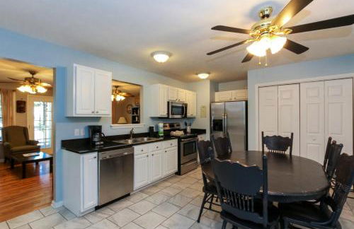 House #10 Paradise Found (pet friendly) private pier - Photo 4