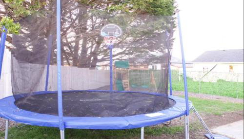 Private Home - Playground, Jumping Mat, BBQ, Darts, Firepit, Gazebo, 4 Smart TVs, White Cotton Bedding, - The Redwood Cul-De Sac Beach Retreat - Foto 3