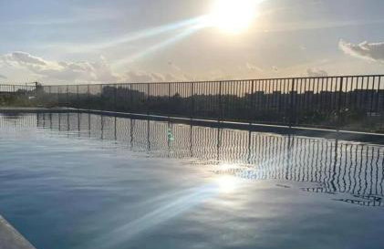 Apartamento com piscina, terraço, churrasqueira e estacionamento - Foto 1