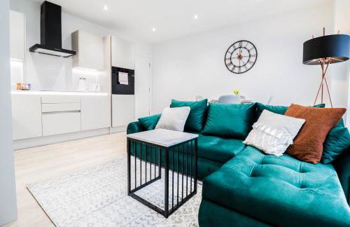 The Desborough Residence - Bright 1BR with Sofa Bed, Modern Lounge & Free Secure Underground Parking - Foto 54