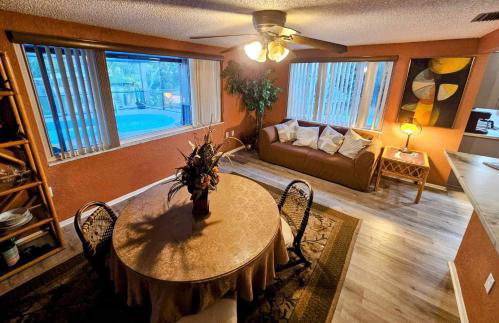 Private Tropical Waterfront Sanctuary w pool, hot tub & an island! Pet Friendly - Foto 30