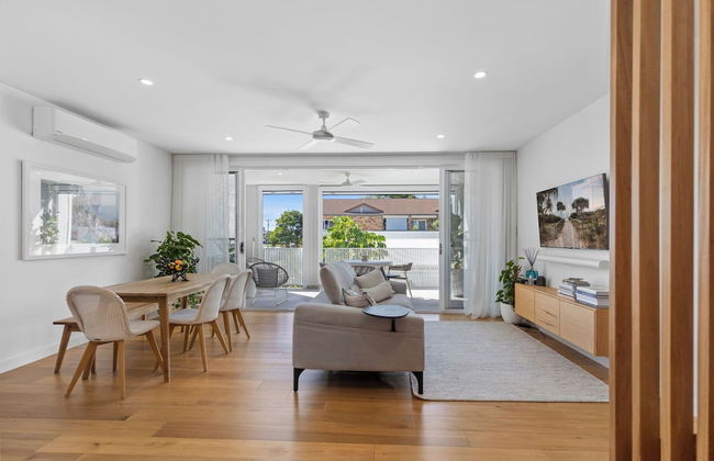 Palm Beach Luxe Townhouse walk to Beach - Photo 9