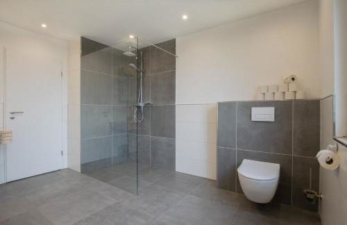 Tolstov House - Freistehendes 9 Zimmer Haus mit großem Garten - Photo 25