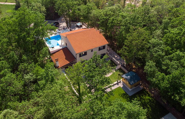 Villa PORTUM - Where Serenity & Comfort meet, Luxurious Woodland Retreat with Private Heated Pool & Amenities - Foto 53