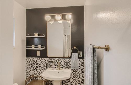 Natural Light, High-Vaulted Ceilings Apartment and Garage - Foto 15