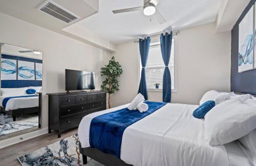 Upscale King Bed Suite with Full Workspace and Free Parking - Foto 5