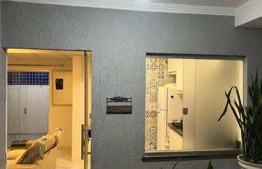 Apatapamento 2 quartos com excelente localização, segurança e com tudo o que você e sua família precisam pra uma estadia confortável! - Photo 2