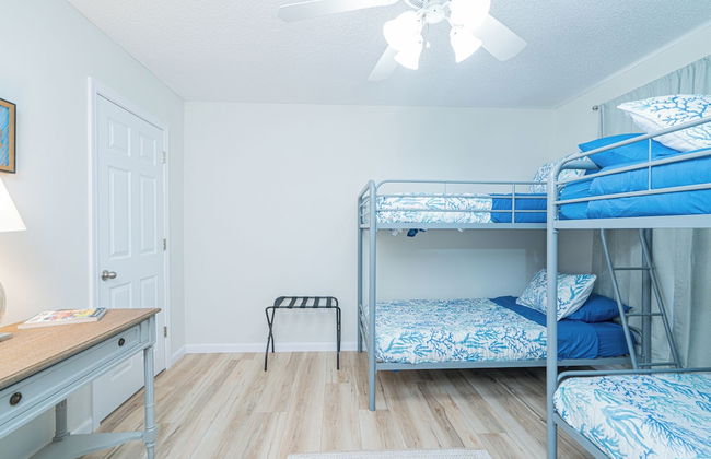 Renovated Home Near Beach and Shopping - Foto 9