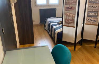 Nancy, Magnifique studio totalement climatisé, meublé, salle de bains et wc séparés, parking privé, cuisine équipée, WIFI - Foto 42