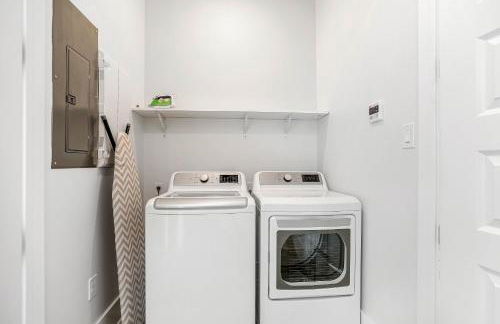 New 4 Bed luxury house w/Private Heated Pool - Foto 16