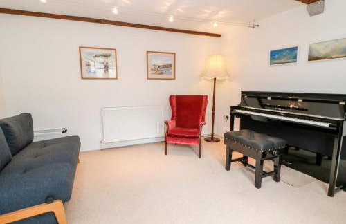 Meadow Lea - Photo 7