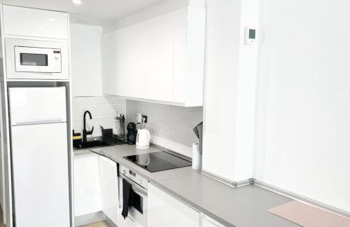 A top-floor modern apartment Located 100 meters from the beach - Foto 11