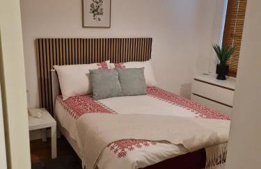 Ground Floor Maisonette Near St James St Overground Station - Foto 1