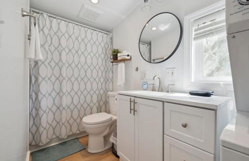 Riverside Retreat Minutes to Beach Updated Kitchen - Foto 17