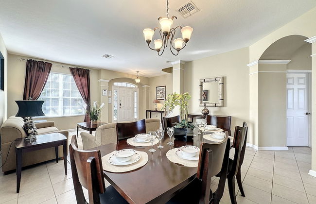 This Amazing 6 Bedroom Property With a Lake View - Foto 13