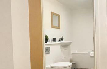 Ashford Retreat - 2 Bedroom 2 Bath great for families, business or contractor stays wt parking - Foto 7