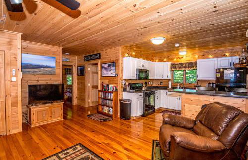 Couples Getaway Log Cabin in the White Mountains - Foto 3