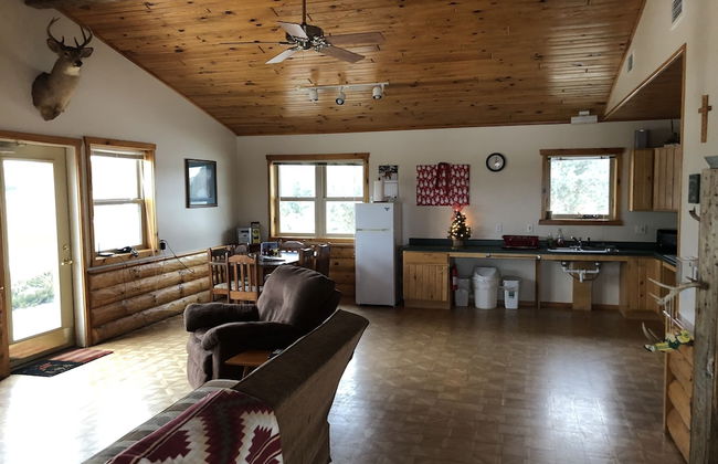 Sunset Pines Resort - Photo 8