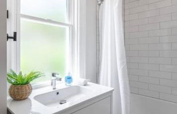 Deluxe 4-Bedroom w Huge Deck 3-Min to Downtown - Foto 7