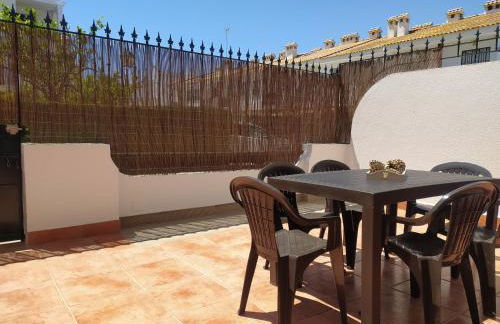 Gran adosado de esquina muy cerca de la playa en la Antilla - Foto 40