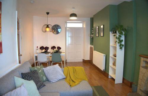 3BDR Town House in the Heart of Holyhead - Free Onsite Parking - Foto 42