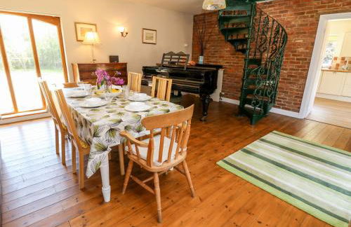 The Coach House - Photo 10