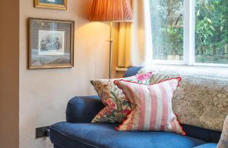 Beautiful 2 Bedroom Cottage in the Cotswolds - Photo 7