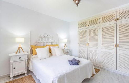 Gorgeous Home In Alhaurin De La Torre - Photo 26