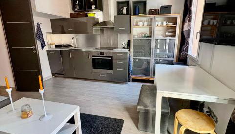 Appartement moderne et entièrement rénové en plein cœur du village, chambre séparée, balcon vue montagne, très proche des pistes - Foto 2, stove, dishwasher