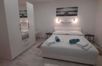 Apartments SUHO Komiza - Photo 15