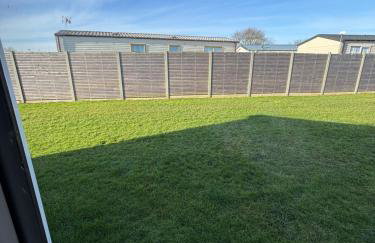 498, Three Bedroom Detached Chalet - Sleeps 6, pet friendly, FREE pool and entertainment passes included - plus WiFi, bed linen and towels included - Foto 23