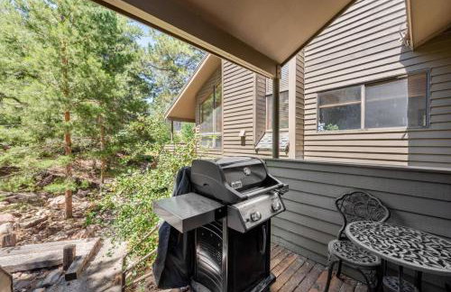 Bright and Cozy Getaway - Photo 22