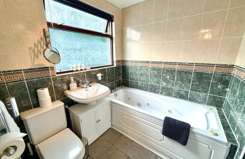 Indoor Heated Pool - Large Family Home - Sleeps 12 - Near Bournemouth Beach - Photo 19