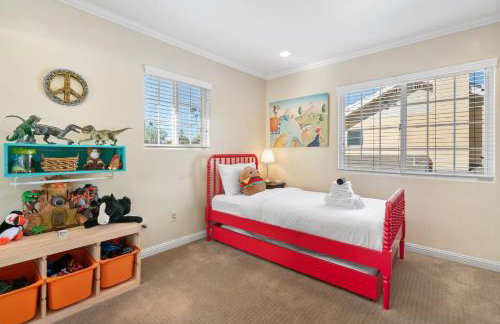 New Listing Burbank Retreat by Colby & Conrad - Foto 30