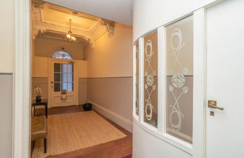 Georgian Elegance with Patio Garden West End - Pass the Keys - Foto 39