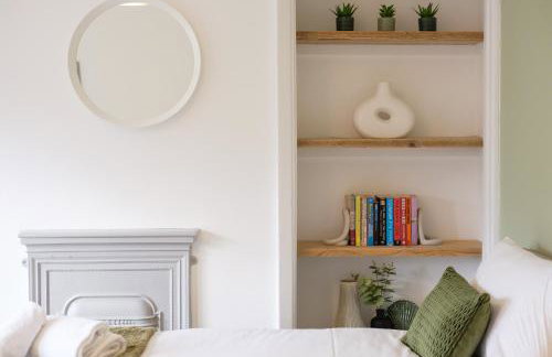 New Long Stays-4Bed-2Bath-Parking-By FabAccommodation - Foto 11