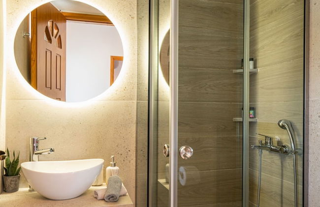 Superb Villa - Private Pool Jacuzzi Sauna Gym - Photo 25