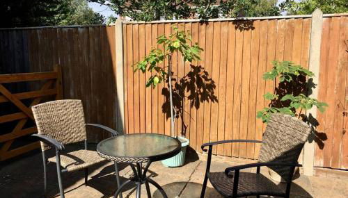 Self contained annex with bedroom bathroom sitting room and kitchenette - Foto 5