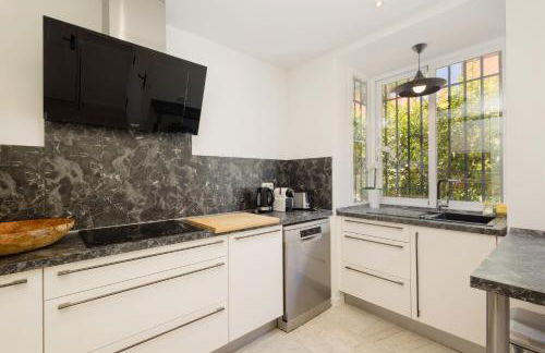 Townhouse in first line beach, Bahia de Marbella, Marbella - Photo 33