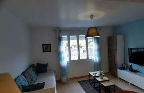 STUDIO 2 étoiles Rénové Proche des THERMES - Foto 2