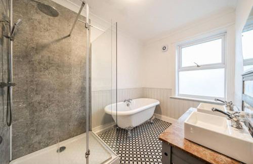 Central Filey Family Cottage for Groups with Super King Bedroom and Bunk Room - Foto 16