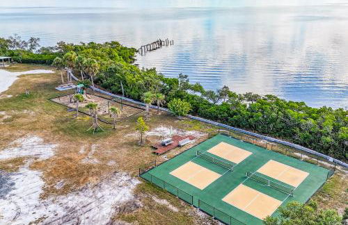 Canal-Front Oasis in Terra Ceia Pool, Patio, Dock - Foto 34