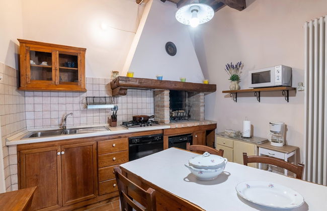 Graceful Holiday Home in Acqualagna With Swimming Pool - Foto 32