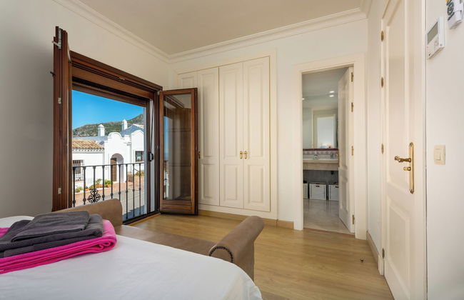 Stylish House, Patio, Pool, Mountains, Stunning White Village, sea 20 Mins Away - Photo 5