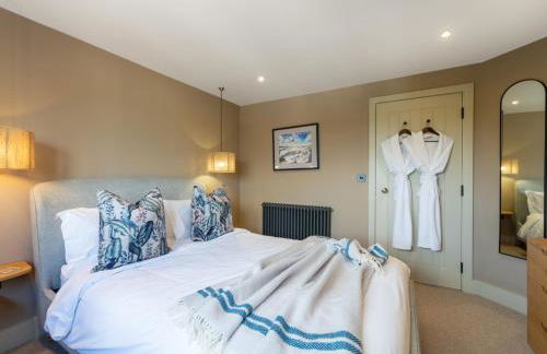 The Farmhouse - Photo 23