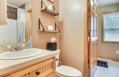 Spacious Home in Helen with Porch and Balcony! - Foto 23