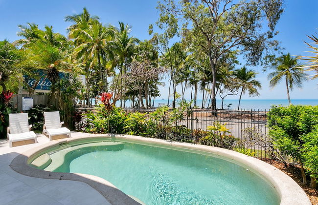 Reeflections Beachfront Holiday House - Photo 13